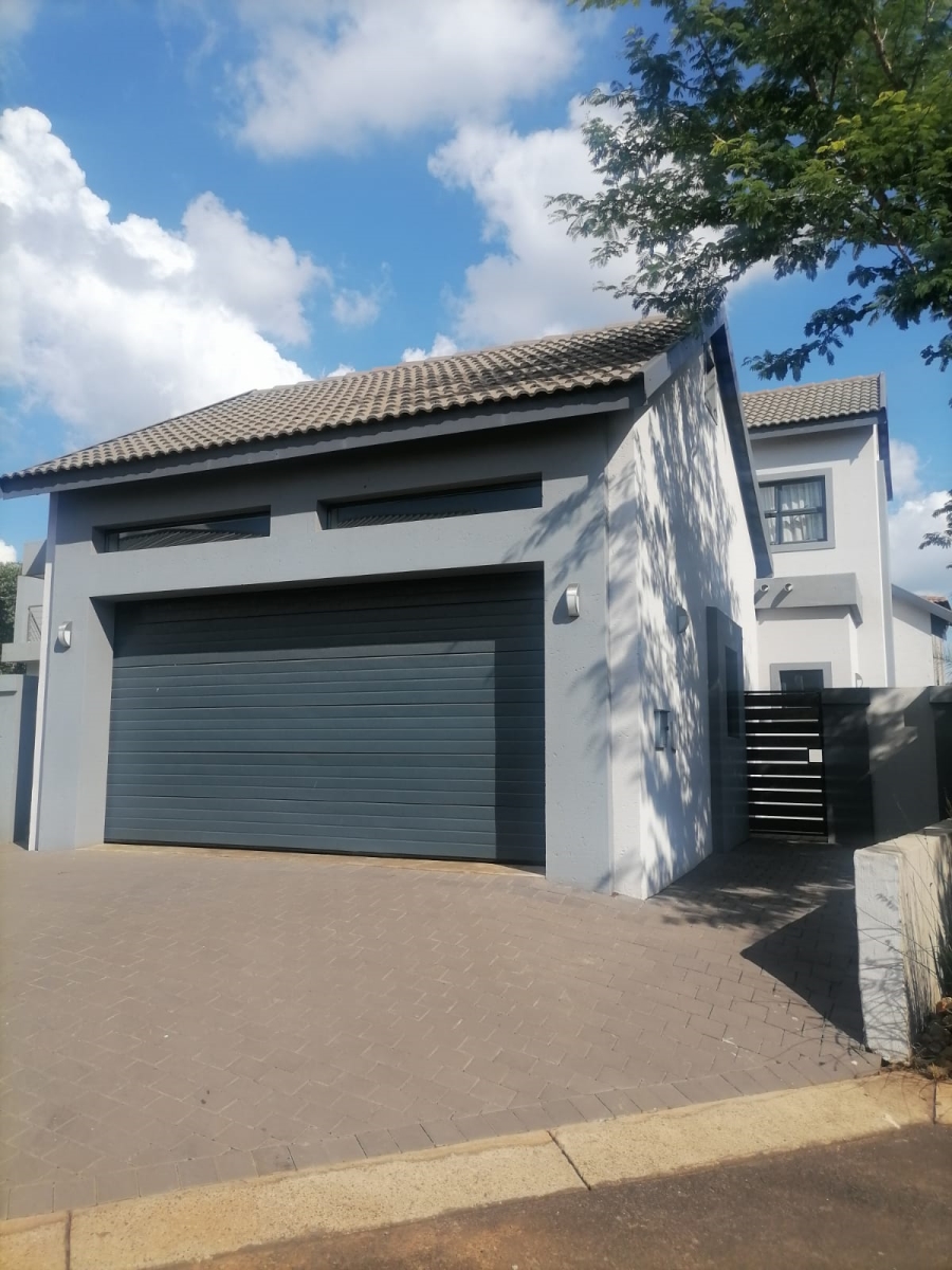 To Let 4 Bedroom Property for Rent in Zwartkop Golf Estate Gauteng