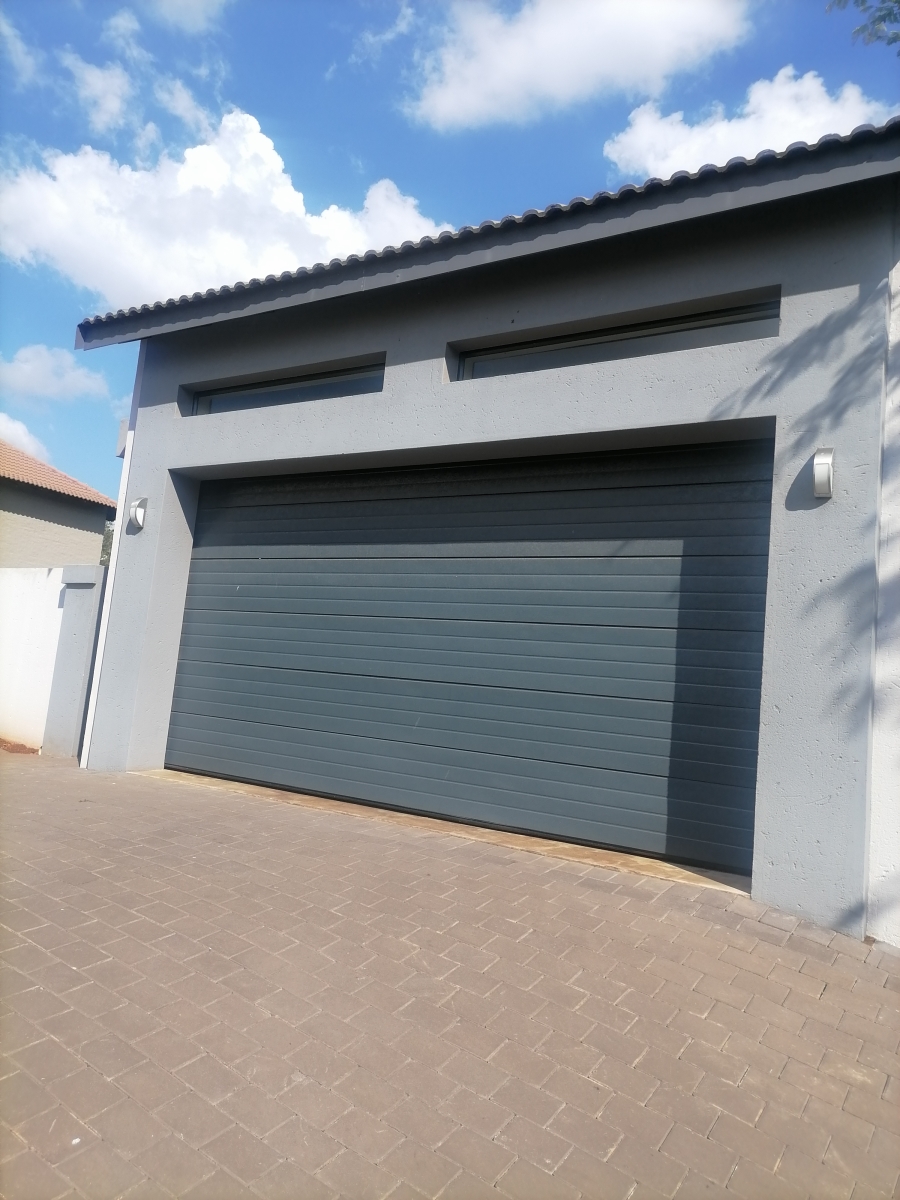 To Let 4 Bedroom Property for Rent in Zwartkop Golf Estate Gauteng