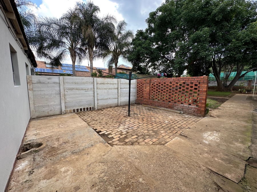 To Let 4 Bedroom Property for Rent in Waverley Gauteng