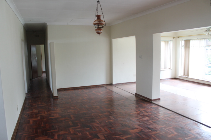 5 Bedroom Property for Sale in Discovery Gauteng