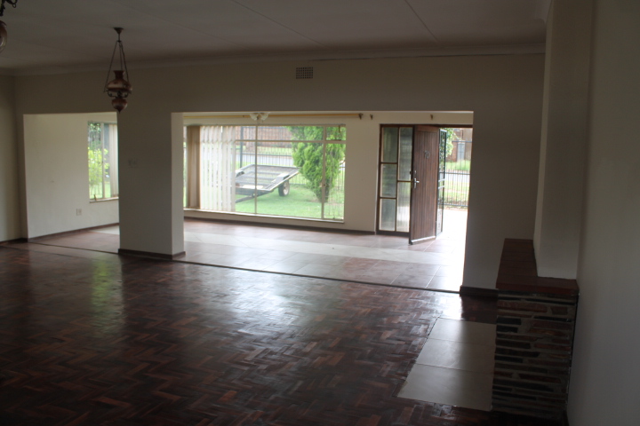 5 Bedroom Property for Sale in Discovery Gauteng