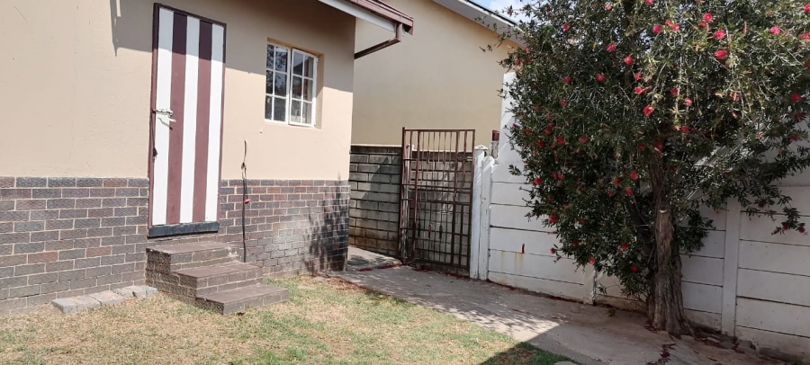 5 Bedroom Property for Sale in Discovery Gauteng