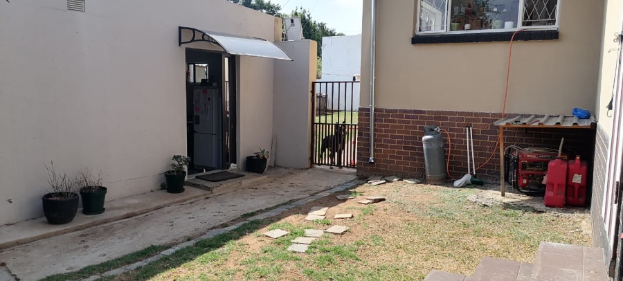 5 Bedroom Property for Sale in Discovery Gauteng