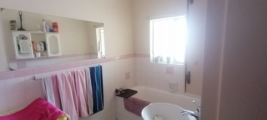 5 Bedroom Property for Sale in Discovery Gauteng