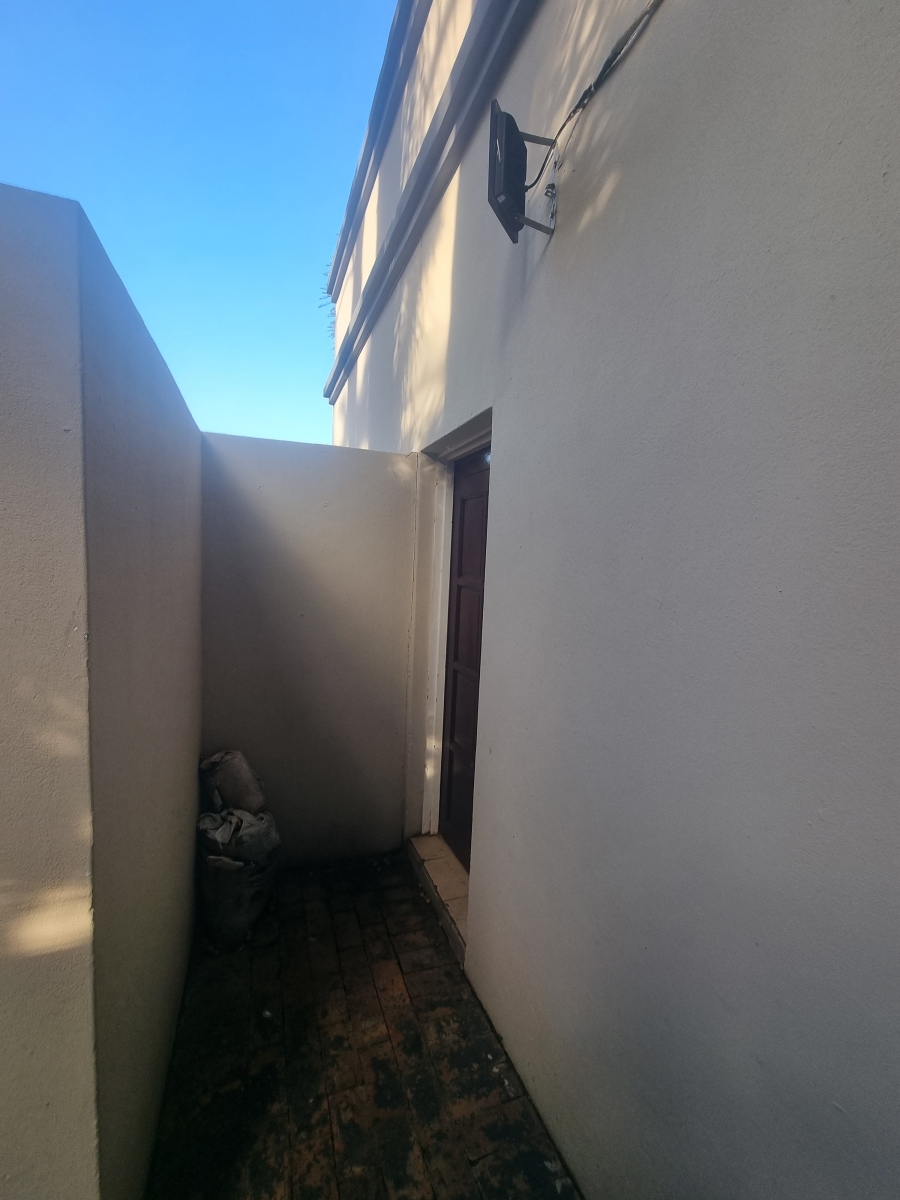 To Let 3 Bedroom Property for Rent in Little Falls Gauteng