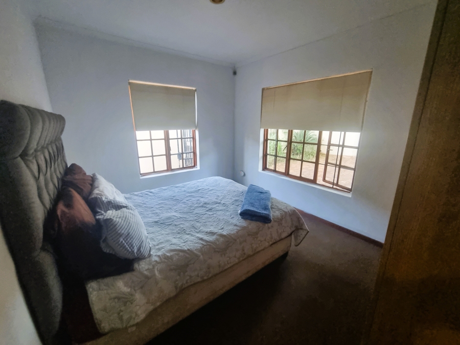 To Let 3 Bedroom Property for Rent in Little Falls Gauteng