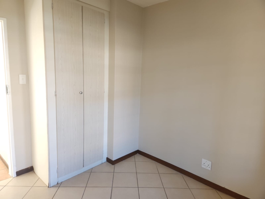 To Let 2 Bedroom Property for Rent in Noordwyk Gauteng