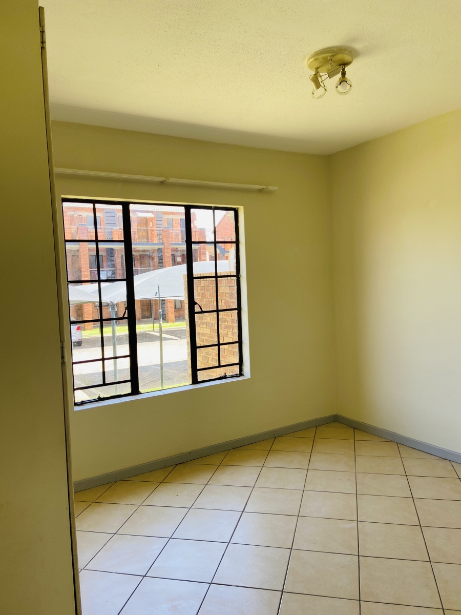 2 Bedroom Property for Sale in Noordwyk Gauteng