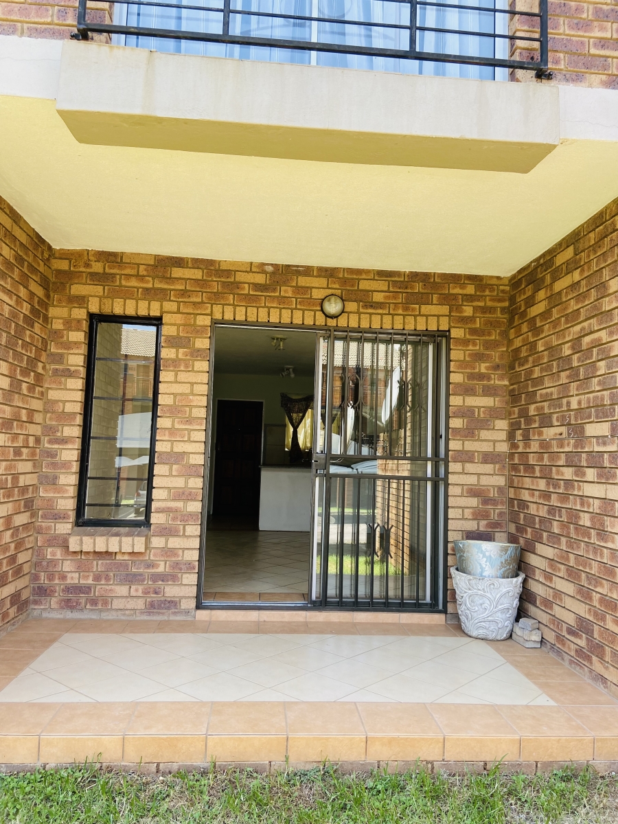 2 Bedroom Property for Sale in Noordwyk Gauteng