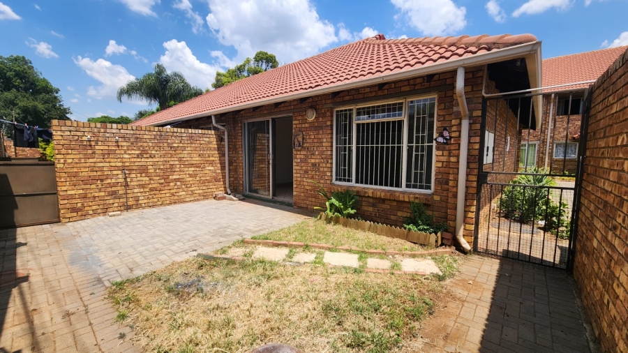 2 Bedroom Property for Sale in Rietfontein Gauteng