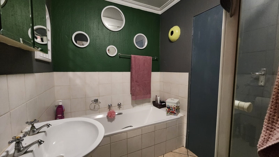 2 Bedroom Property for Sale in Rietfontein Gauteng