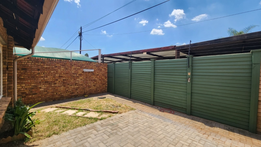 2 Bedroom Property for Sale in Rietfontein Gauteng