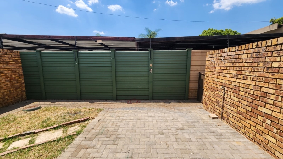 2 Bedroom Property for Sale in Rietfontein Gauteng