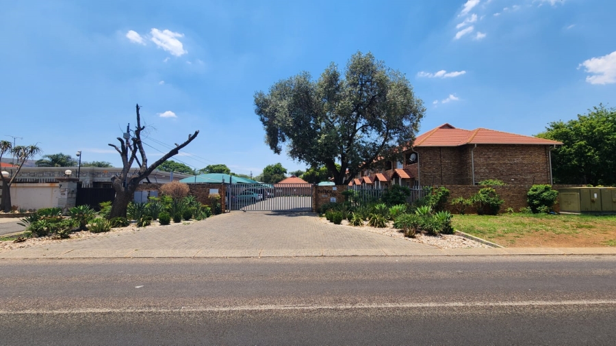 2 Bedroom Property for Sale in Rietfontein Gauteng