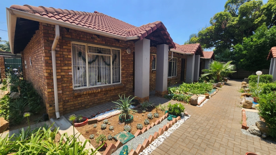 2 Bedroom Property for Sale in Rietfontein Gauteng