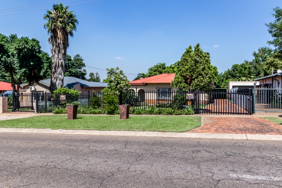 4 Bedroom Property for Sale in Rietfontein Gauteng