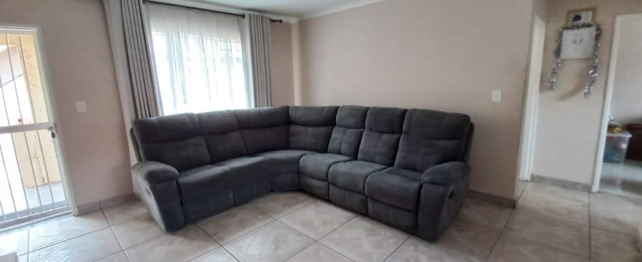 2 Bedroom Property for Sale in Linmeyer Gauteng