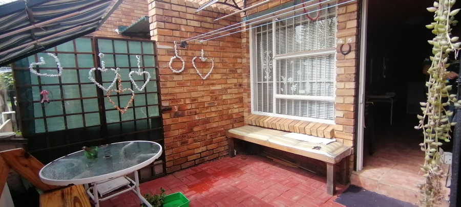 To Let 2 Bedroom Property for Rent in Lewisham Gauteng