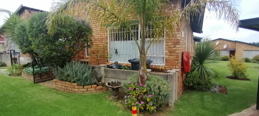 To Let 2 Bedroom Property for Rent in Lewisham Gauteng