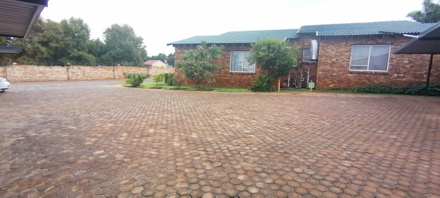 To Let 2 Bedroom Property for Rent in Lewisham Gauteng