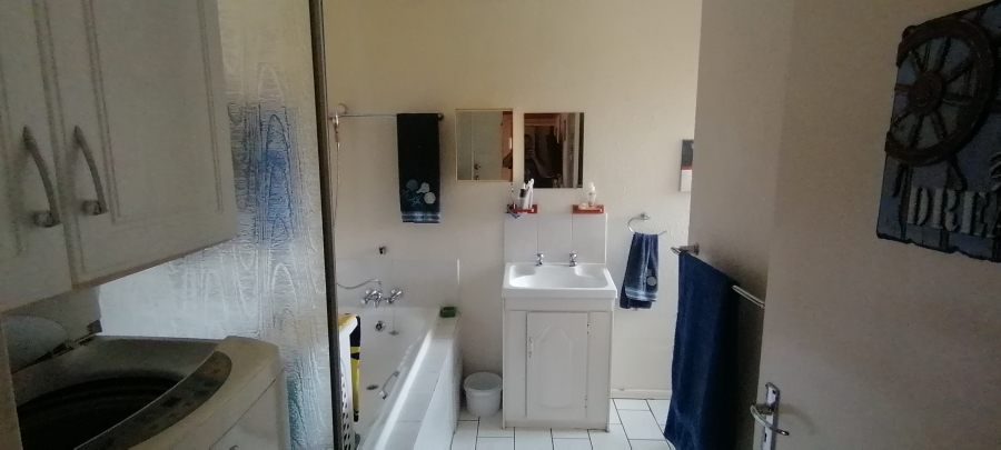 To Let 2 Bedroom Property for Rent in Lewisham Gauteng