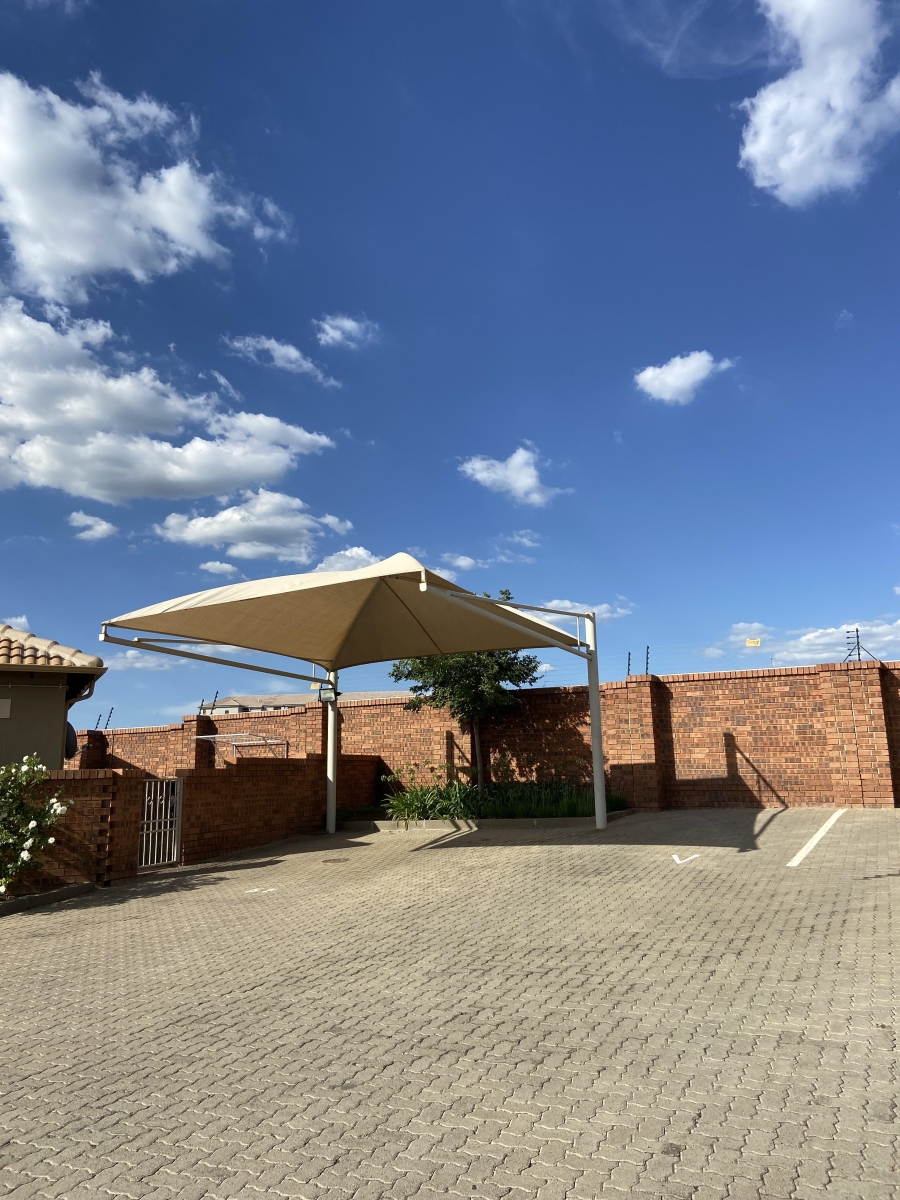 To Let 2 Bedroom Property for Rent in Kosmosdal Gauteng