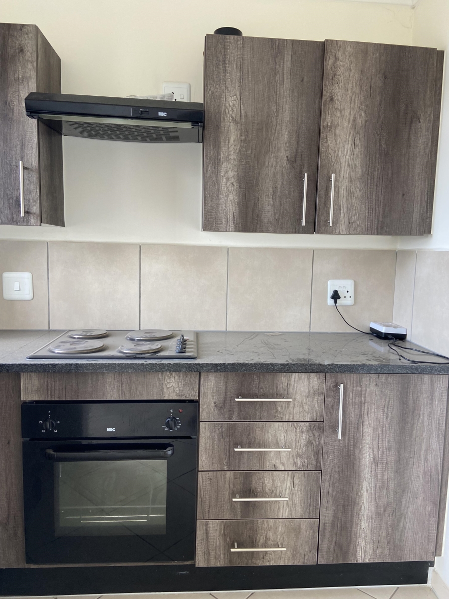 To Let 2 Bedroom Property for Rent in Kosmosdal Gauteng