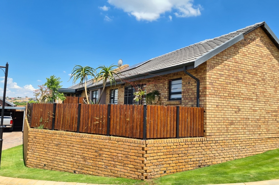 1 Bedroom Property for Sale in Olympus AH Gauteng