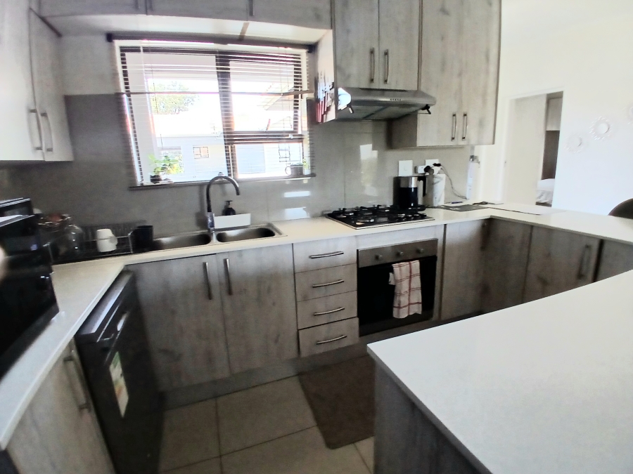 2 Bedroom Property for Sale in Illiondale Gauteng