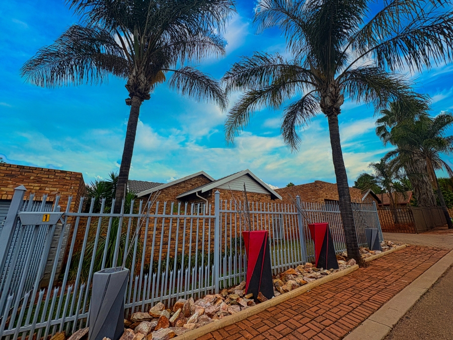 3 Bedroom Property for Sale in Dorandia Gauteng