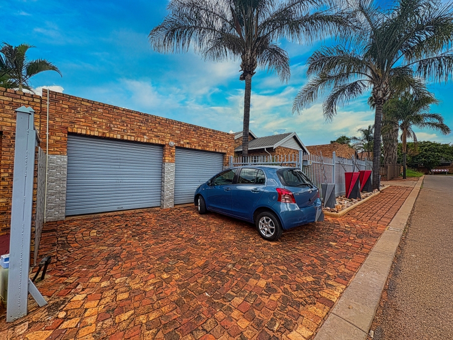 3 Bedroom Property for Sale in Dorandia Gauteng