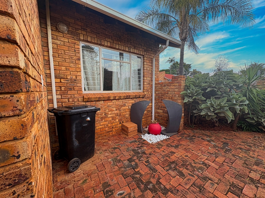 3 Bedroom Property for Sale in Dorandia Gauteng