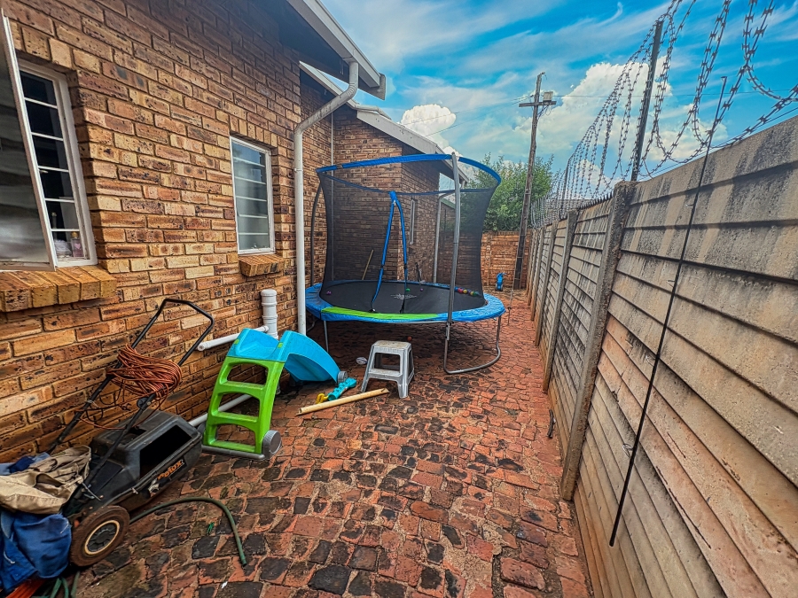 3 Bedroom Property for Sale in Dorandia Gauteng