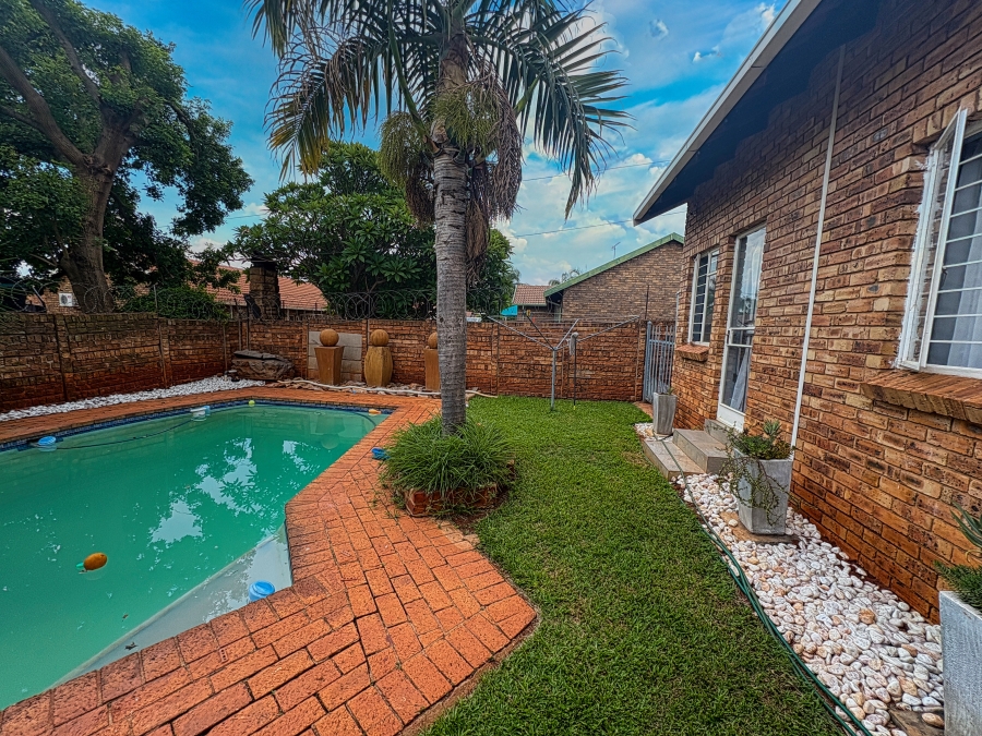 3 Bedroom Property for Sale in Dorandia Gauteng