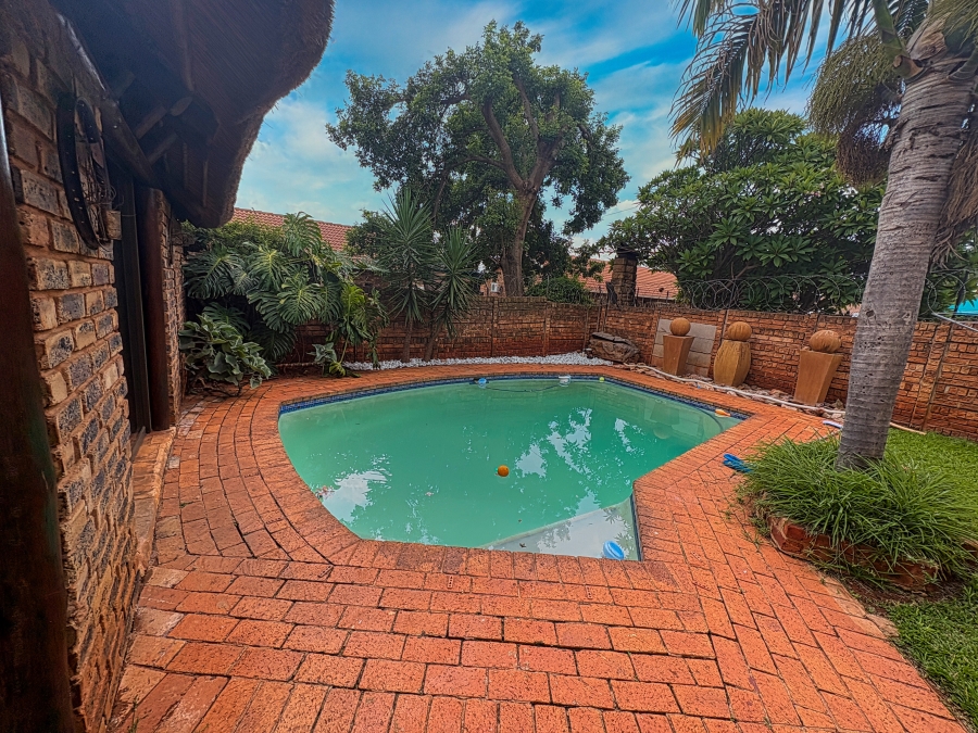 3 Bedroom Property for Sale in Dorandia Gauteng