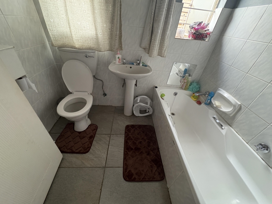 3 Bedroom Property for Sale in Dorandia Gauteng