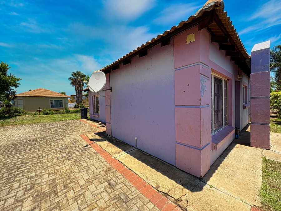 3 Bedroom Property for Sale in Rosslyn Gauteng