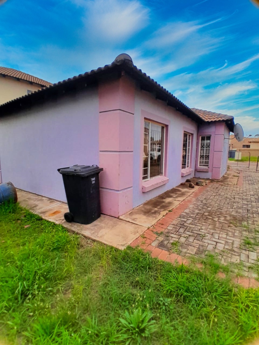 3 Bedroom Property for Sale in Rosslyn Gauteng