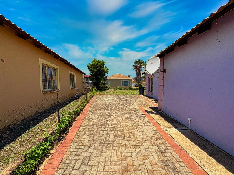 3 Bedroom Property for Sale in Rosslyn Gauteng