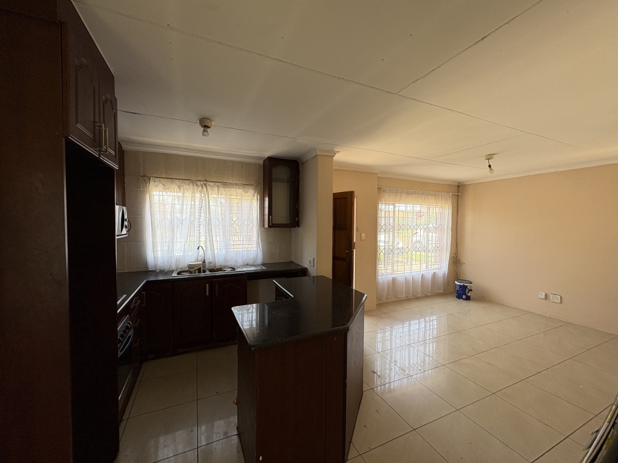 3 Bedroom Property for Sale in Rosslyn Gauteng