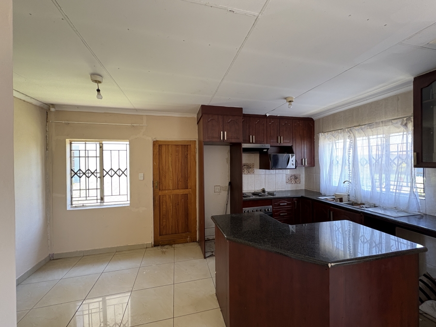 3 Bedroom Property for Sale in Rosslyn Gauteng