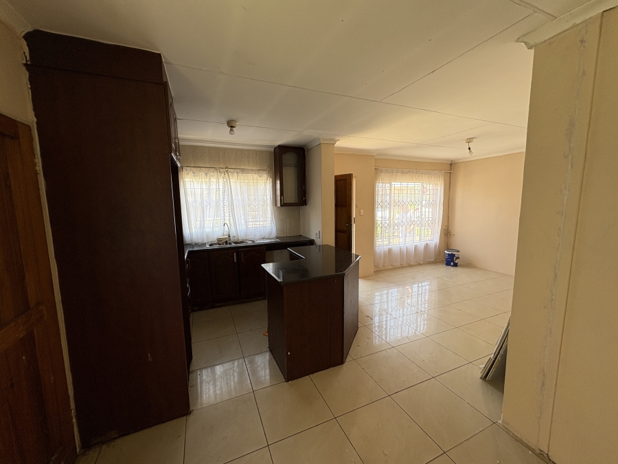 3 Bedroom Property for Sale in Rosslyn Gauteng