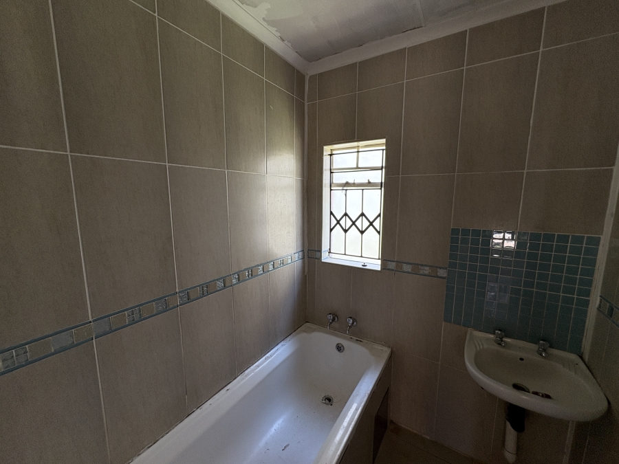 3 Bedroom Property for Sale in Rosslyn Gauteng