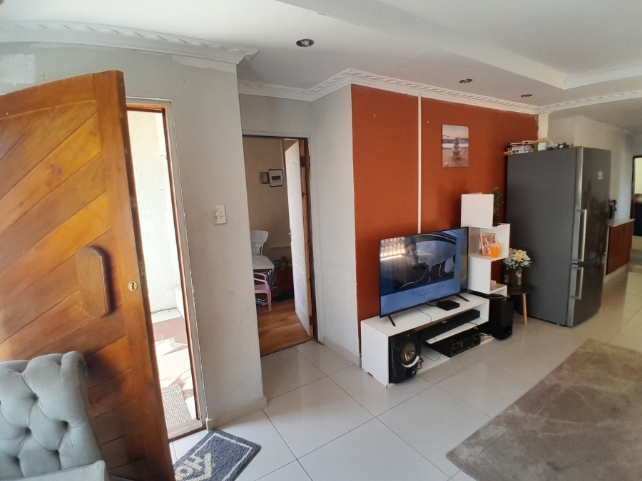 3 Bedroom Property for Sale in Tshepisong Gauteng