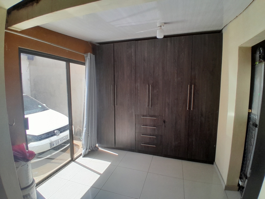 3 Bedroom Property for Sale in Tshepisong Gauteng