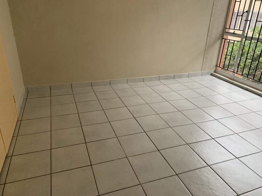 To Let 2 Bedroom Property for Rent in Florida Gauteng