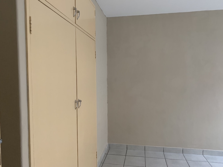 To Let 2 Bedroom Property for Rent in Florida Gauteng