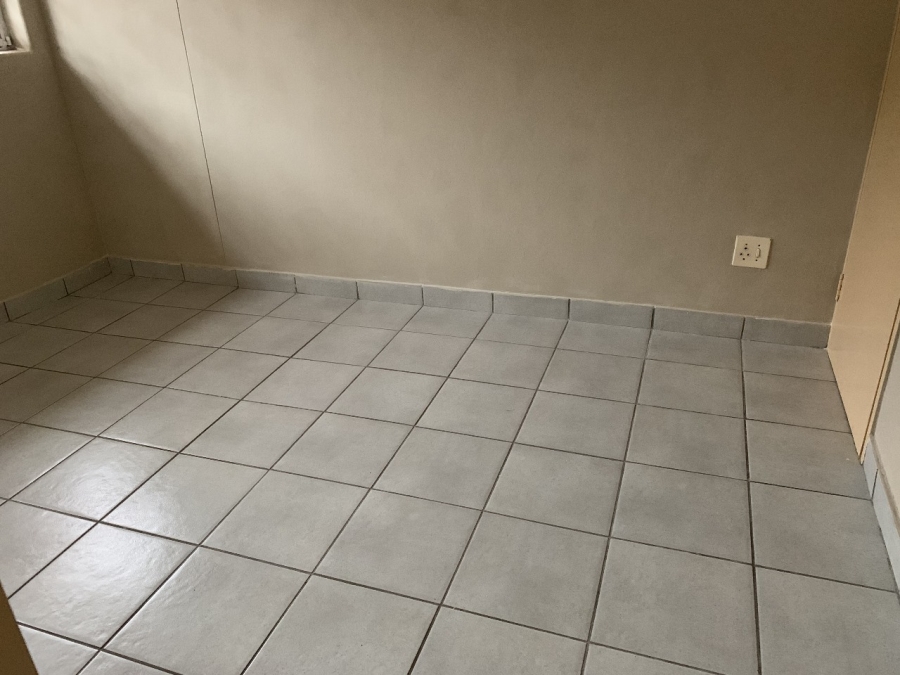 To Let 2 Bedroom Property for Rent in Florida Gauteng