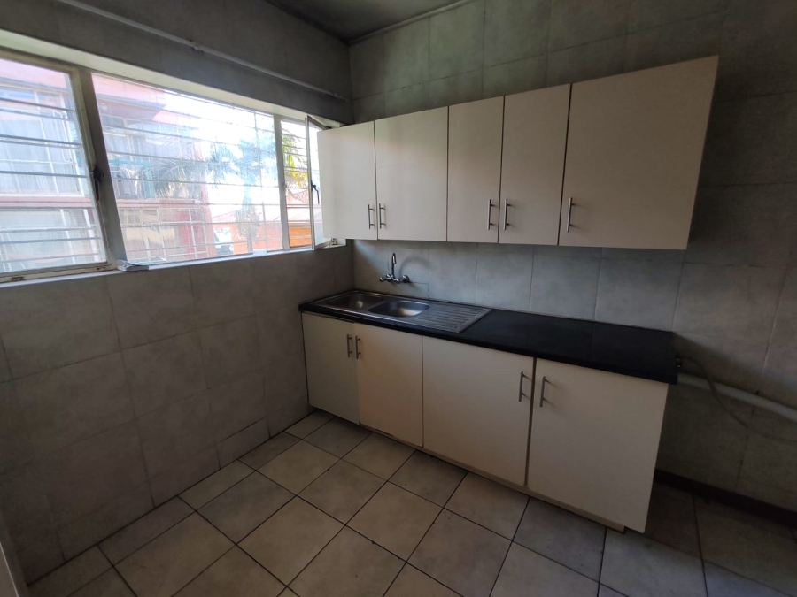 To Let 2 Bedroom Property for Rent in Florida Gauteng