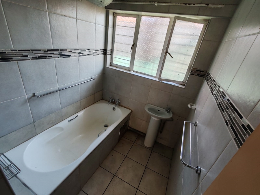 To Let 2 Bedroom Property for Rent in Florida Gauteng